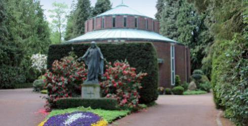 Entdecken Sie mit Verwalter Frank Rathkamp den Friedhof Nienstedten