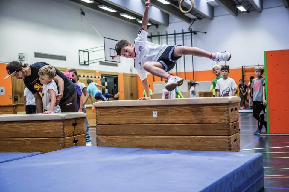 Hindernisse spielend überwinden – das ist Parkour