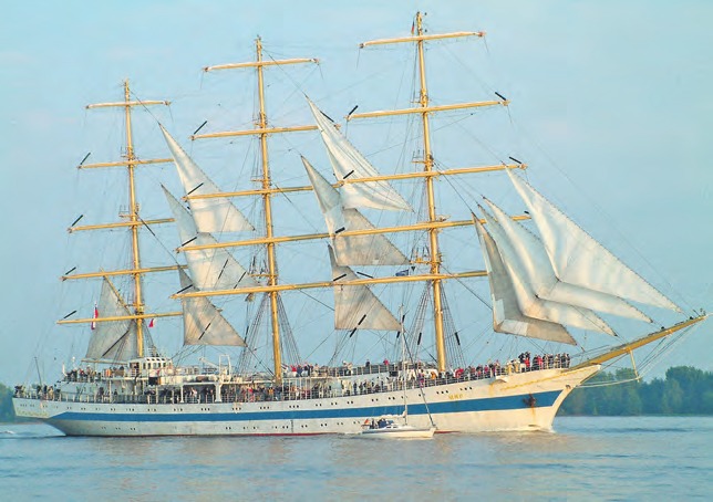 Wer ist die Schönste auf den sieben Weltmeeren: die MIR, die KRUZENSHTERN oder die SEDOV? Alle drei Segelschulschiffe zeigen sich bei der Open Ship von der besten Seite Fotos: Hamburg Messe und Congress/ Nicolas Maack, INMARIS Maritime Service (2) Wer ist die Schönste auf den sieben Weltmeeren: die MIR, die KRUZENSHTERN oder die SEDOV? Alle drei Segelschulschiffe zeigen sich bei der Open Ship von der besten Seite Fotos: Hamburg Messe und Congress/ Nicolas Maack, INMARIS Maritime Service (2)