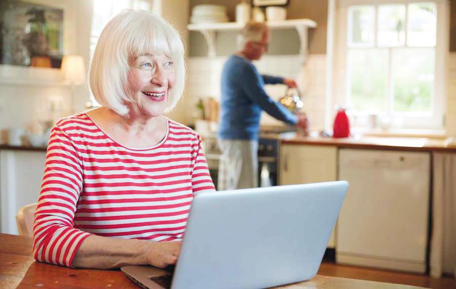 Smart vernetzt: Clevere Haustechnik macht den Alltag bequemer und sicherer. Und das in jedem Lebensalter Foto: djd/E.ON Smart vernetzt: Clevere Haustechnik macht den Alltag bequemer und sicherer. Und das in jedem Lebensalter Foto: djd/E.ON