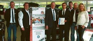 Das Autohaus Hansen-Serviceteam bei der Übergabe des „Quality Service Award“. Foto-Copyright© Michael Sakrzewski / 2018 Das Autohaus Hansen-Serviceteam bei der Übergabe des „Quality Service Award“. Foto-Copyright© Michael Sakrzewski / 2018
