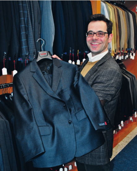 Karim Tatari von Tatex ist Experte für Anzüge Foto: Tina Jordan Karim Tatari von Tatex ist Experte für Anzüge Foto: Tina Jordan