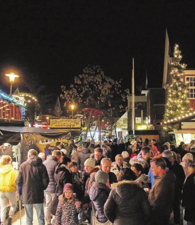 Gebrannte Mandeln, Glühwein, Aktionen der Kaufleute und mehr: Bis zum 22. Dezember öffnet „De lütte Wiehnachtsmarkt“ vor dem Bargteheider Rathaus Foto: RBK Gebrannte Mandeln, Glühwein, Aktionen der Kaufleute und mehr: Bis zum 22. Dezember öffnet „De lütte Wiehnachtsmarkt“ vor dem Bargteheider Rathaus Foto: RBK