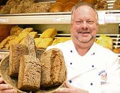Das Vollkornbrot von Bäckermeister Heinz Hintelmann ist reich an Mineral- und Ballaststoffen, Vitaminen, Spurenelementen. Foto: Löbenbrück Das Vollkornbrot von Bäckermeister Heinz Hintelmann ist reich an Mineral- und Ballaststoffen, Vitaminen, Spurenelementen. Foto: Löbenbrück