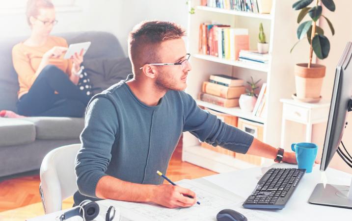 Sonderfall Arbeitsecke: Wird ein nicht unerheblicher Teil eines Raumes auch privat genutzt, können die Aufwendungen auch nicht anteilig als Betriebsausgaben oder Werbungskosten berücksichtigt werden. Foto:Karanov/Shutterstock Sonderfall Arbeitsecke: Wird ein nicht unerheblicher Teil eines Raumes auch privat genutzt, können die Aufwendungen auch nicht anteilig als Betriebsausgaben oder Werbungskosten berücksichtigt werden. Foto:Karanov/Shutterstock