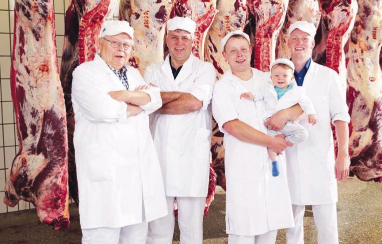 Hermann Fülscher (v. l.), Jan-Peter Fülscher, Marc Fülscher mit Sohn Luca und Sven Fülscher sorgen für beste Fleischqualität von Tieren aus der Region Foto: Fülscher Hermann Fülscher (v. l.), Jan-Peter Fülscher, Marc Fülscher mit Sohn Luca und Sven Fülscher sorgen für beste Fleischqualität von Tieren aus der Region Foto: Fülscher