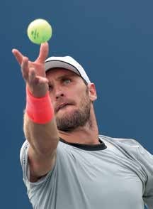 Misha Zverev hatte Bauchkrämpfe im fünften Satz gegen Taylor Fritz. Schuld waren seine Elektrolyte Getränke, er hatte sich „vermixt“. Foto: Jürgen Hasenkopf Misha Zverev hatte Bauchkrämpfe im fünften Satz gegen Taylor Fritz. Schuld waren seine Elektrolyte Getränke, er hatte sich „vermixt“. Foto: Jürgen Hasenkopf