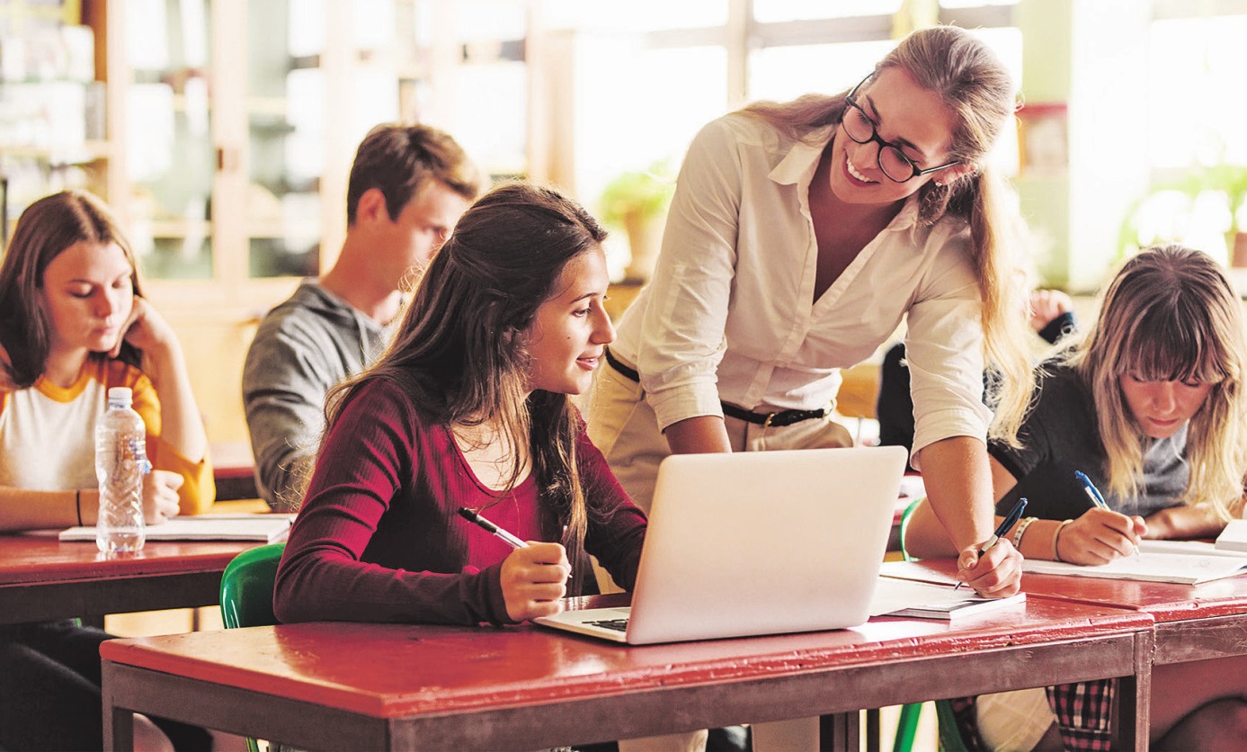 Privatschulen sind auf die Zufriedenheit von Eltern und Schülern angewiesen. Sie arbeiten eigenständig, effizient und passen sich schnell an neue Entwicklungen an Privatschulen sind auf die Zufriedenheit von Eltern und Schülern angewiesen. Sie arbeiten eigenständig, effizient und passen sich schnell an neue Entwicklungen an