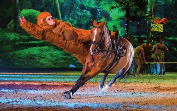 Akrobatische Reitkünste bei der Apassionata-Show, OTO: © APASSIONATA