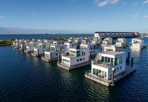 Schwimmende Häuser im OstseeResort Olpenitz Schwimmende Häuser im OstseeResort Olpenitz