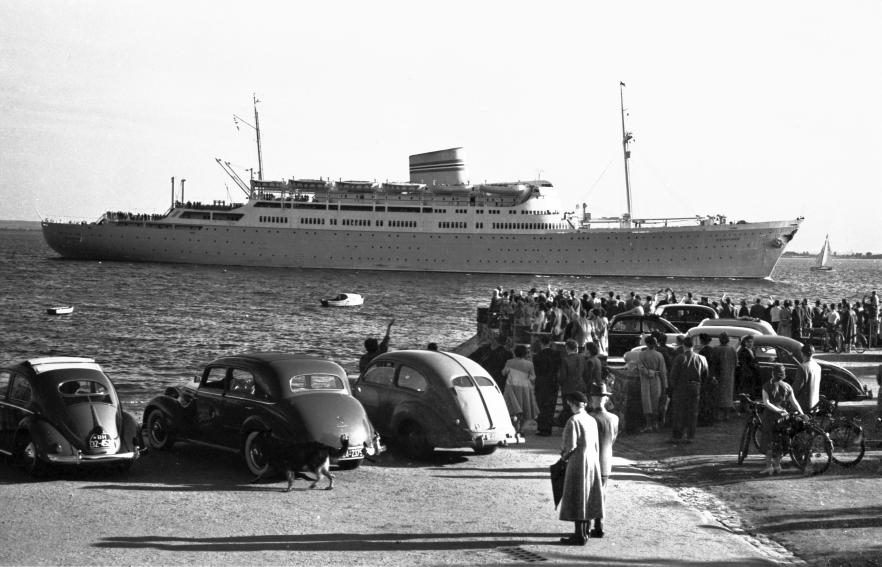 Aus dem Kalender HAMBURG STADT AM FLUSS. 53 Motive von Walter Lüden – KJM Buchverlag/Archiv Karin Schröder