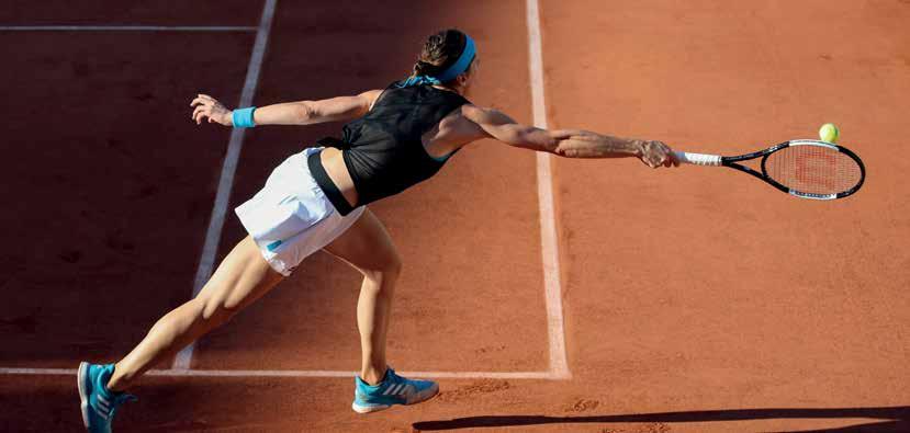Andrea Petkovic gewann als einzige zwei Runden. Gegen Ashley Barty streckte sie sich beim 3:6, 1:6 vergeblich. Foto: Jürgen Hasenkopf Andrea Petkovic gewann als einzige zwei Runden. Gegen Ashley Barty streckte sie sich beim 3:6, 1:6 vergeblich. Foto: Jürgen Hasenkopf