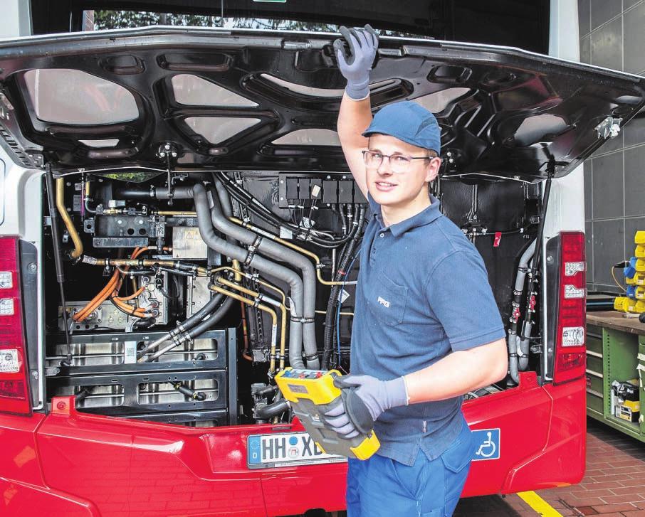 Matthias Engelhorn ist angehender Kfz-Mechatroniker für Hochvolt- und Systemtechnik. FOTO: H. KÖPCKE Matthias Engelhorn ist angehender Kfz-Mechatroniker für Hochvolt- und Systemtechnik. FOTO: H. KÖPCKE