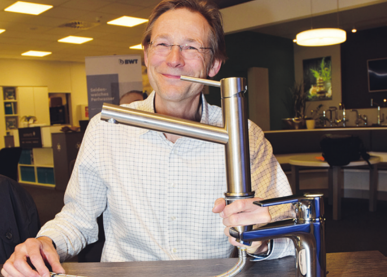 Peter Lippe präsentiert in Pinneberg Armaturen der Firma Kludi aus massiven Edelstahl, die ein echter Blickfang in Küche und Bad sind Peter Lippe präsentiert in Pinneberg Armaturen der Firma Kludi aus massiven Edelstahl, die ein echter Blickfang in Küche und Bad sind