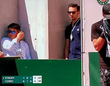 Yannik Lambrecht kurz vor seinem Sprint auf den Platz 14, wo Jan-Lennard Struff Borna Coric vor der Aufgabe hatte. Yannik Lambrecht kurz vor seinem Sprint auf den Platz 14, wo Jan-Lennard Struff Borna Coric vor der Aufgabe hatte.