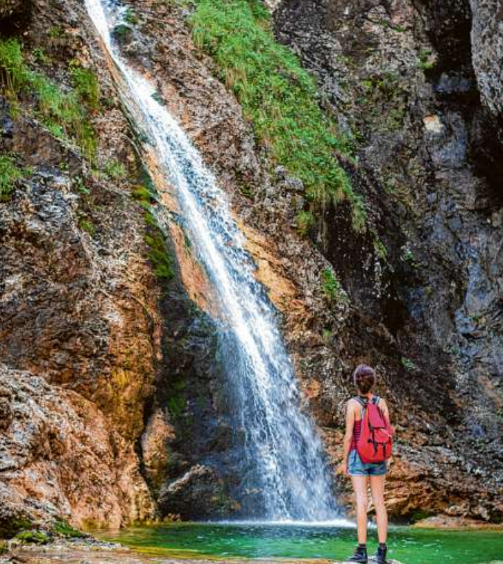 Das Tosen zahlreicher Wasserfälle ist die Hintergrundmusik beim Wandern in den Julischen Alpen. Das Tosen zahlreicher Wasserfälle ist die Hintergrundmusik beim Wandern in den Julischen Alpen.