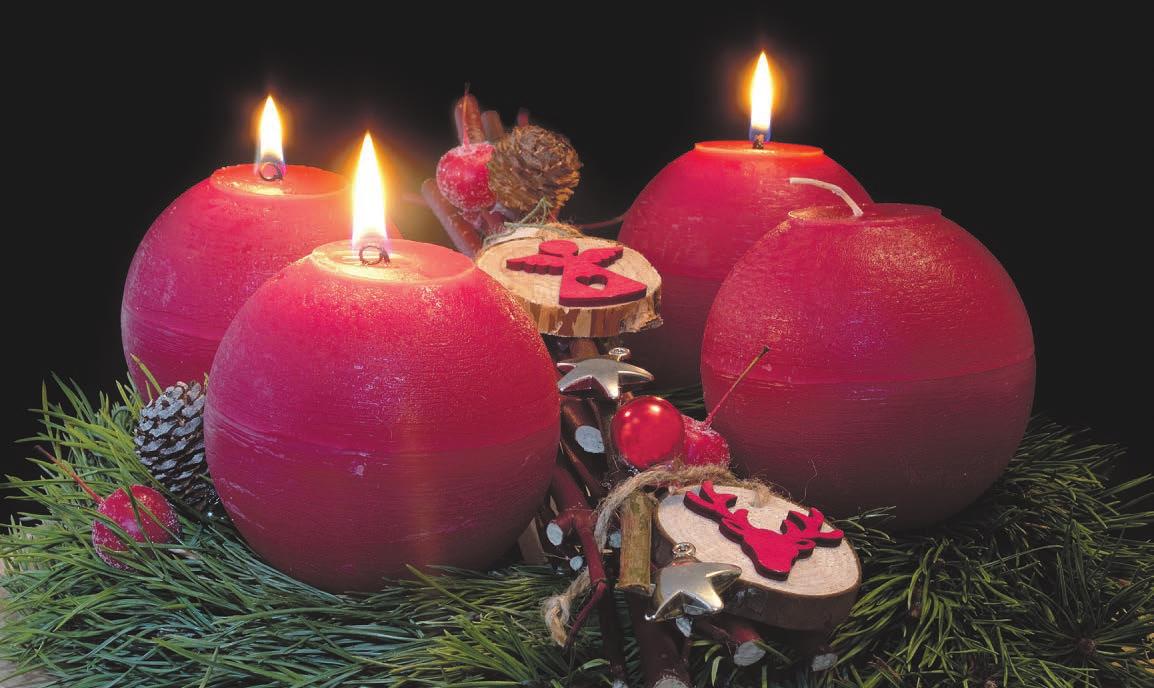 Vor allem bei den Adventsgestecken mit echten Wachskerzen besteht eine große Gefahr, dass sie Zweige und Deko entflammen, wenn Zugluft herrscht, niemand aufpasst oder die Tannen getrocknet sind. Die Feuerwehr bittet um höchste Vorsicht beim Umgang mit Kerzen Fotos: pixabay Vor allem bei den Adventsgestecken mit echten Wachskerzen besteht eine große Gefahr, dass sie Zweige und Deko entflammen, wenn Zugluft herrscht, niemand aufpasst oder die Tannen getrocknet sind. Die Feuerwehr bittet um höchste Vorsicht beim Umgang mit Kerzen Fotos: pixabay