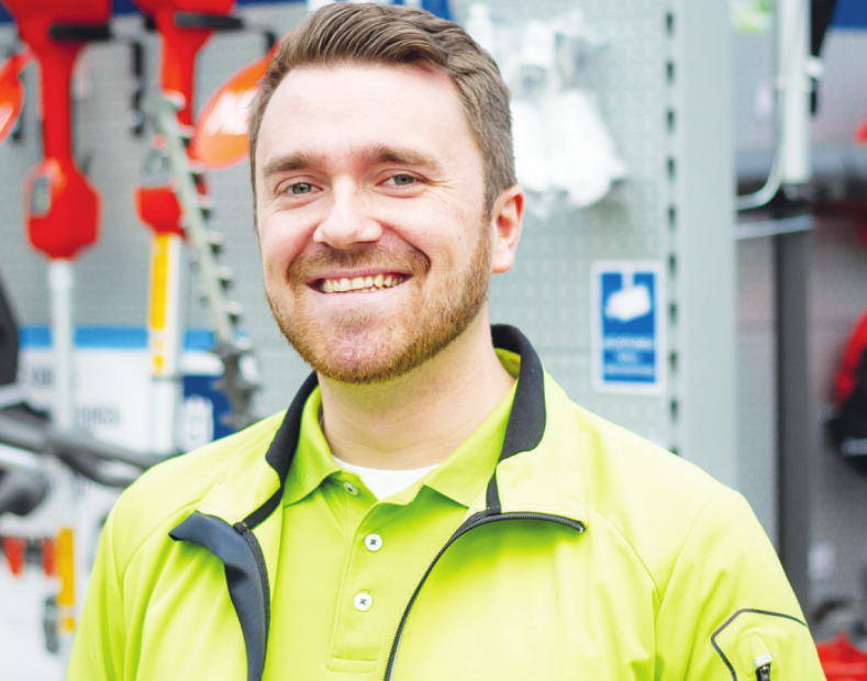 Tim Krüger, Fachberater Husqvarna im Gartencenter Bellandris Rostock Foto: Rostock Tim Krüger, Fachberater Husqvarna im Gartencenter Bellandris Rostock Foto: Rostock