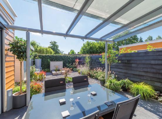 Terrassendach Anova: Bei Bedarf lässt sich die Hälfte der Dachfläche wegschieben