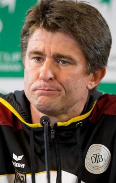 Gefrustet aber auch stolz auf sein Team, Michael Kohlmann. (Foto: Jürgen Hasenkopf) Gefrustet aber auch stolz auf sein Team, Michael Kohlmann. (Foto: Jürgen Hasenkopf)