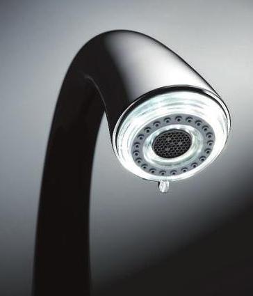 Wie eine Skulptur mutet diese Premium-Küchenarmatur an. Der LED-Lichtring befindet sich im Auszugauslauf. Auf Knopfdruck entsteht ein faszinierender Strom aus funkelndem Licht und Wasser. Die LED-Beleuchtung schaltet sich nach 30 Minuten automatisch aus Wie eine Skulptur mutet diese Premium-Küchenarmatur an. Der LED-Lichtring befindet sich im Auszugauslauf. Auf Knopfdruck entsteht ein faszinierender Strom aus funkelndem Licht und Wasser. Die LED-Beleuchtung schaltet sich nach 30 Minuten automatisch aus