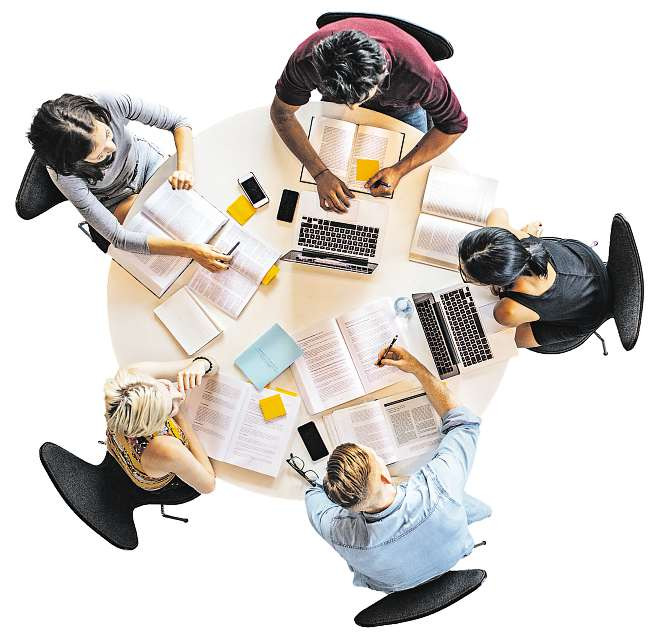 Wer Theorie und Praxis an der Hochschule verbinden möchte, sollte sich für ein duales Studium entscheiden iStock Wer Theorie und Praxis an der Hochschule verbinden möchte, sollte sich für ein duales Studium entscheiden iStock