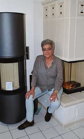 Gudrun Julian ist neu im Team bei Brose. Sie ist Kachelofenbauerin und Fliesenlegerin Fotos: Tina Jordan Gudrun Julian ist neu im Team bei Brose. Sie ist Kachelofenbauerin und Fliesenlegerin Fotos: Tina Jordan