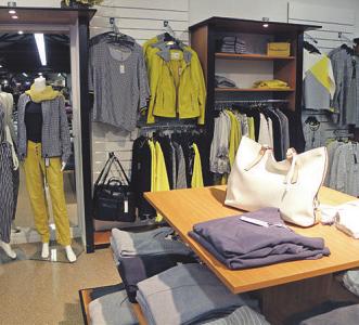 Glencheck-Muster und Gelbtöne setzen die Akzente Glencheck-Muster und Gelbtöne setzen die Akzente