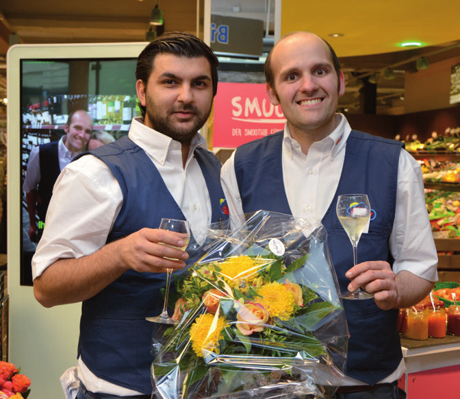 Marktleiter Fatih Demirbag und Geschäftsführer Fabian Eichemeyer