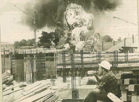 Feuerball über Garstedt: 1969 machte Carlo von Tiedemann dieses Foto, das oft nachgedruckt wurde. Feuerball über Garstedt: 1969 machte Carlo von Tiedemann dieses Foto, das oft nachgedruckt wurde.