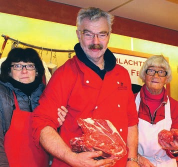 Kompetent: Schlachtermeister Günter Feddern, Ehefrau Christina (l.) und Mutter Johanna Kompetent: Schlachtermeister Günter Feddern, Ehefrau Christina (l.) und Mutter Johanna