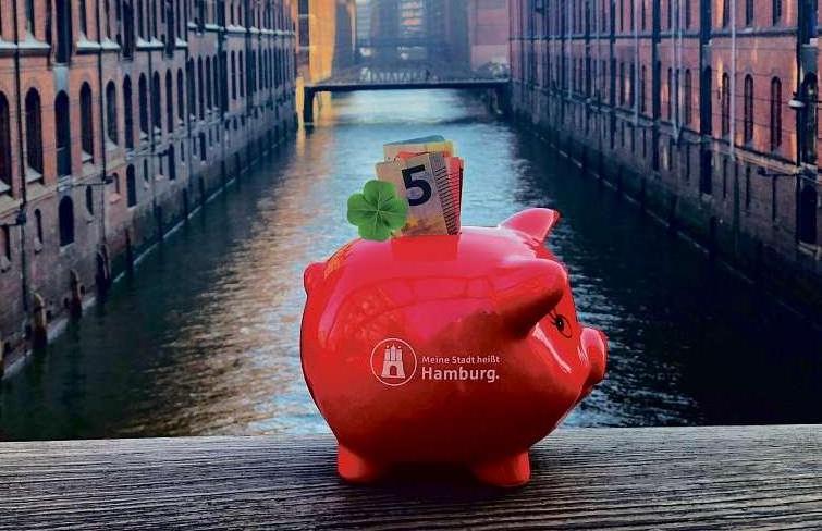 Sparen mit Hamburg-Engagement und Gewinnchancen verknüpfen – das geht ganz einfach mit dem LotterieSparen der Haspa. Foto: Isa-Lorett Ziesemer Sparen mit Hamburg-Engagement und Gewinnchancen verknüpfen – das geht ganz einfach mit dem LotterieSparen der Haspa. Foto: Isa-Lorett Ziesemer