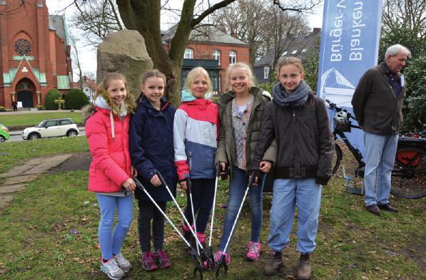 Schülerinnen der 5a des Gymnasiums Blankenese haben bei Blankenese blitzblank fleißig mitangepackt
