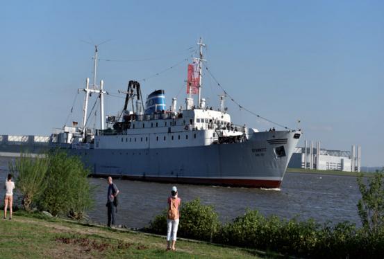 Die „Stubnitz“ – einst Heckfänger in der DDR, heute Kulturschiff im Hamburger Hafen