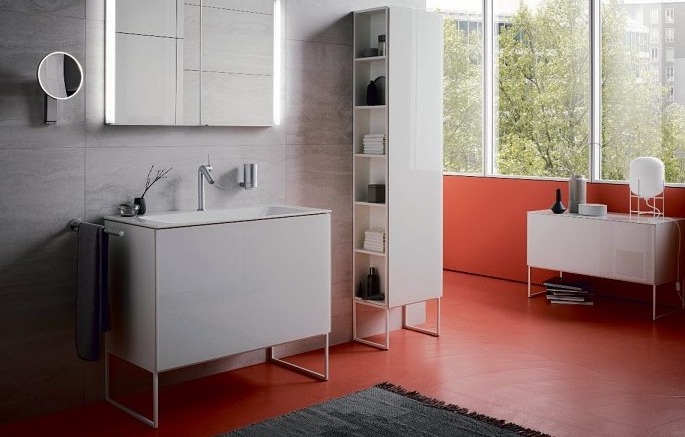 Spiegelschränke schenken neben Stauraum und makellosem Spiegelbild eine tadellose Beleuchtung für beinahe jede Lebenssituation, Foto: VDS/Keuco Spiegelschränke schenken neben Stauraum und makellosem Spiegelbild eine tadellose Beleuchtung für beinahe jede Lebenssituation, Foto: VDS/Keuco