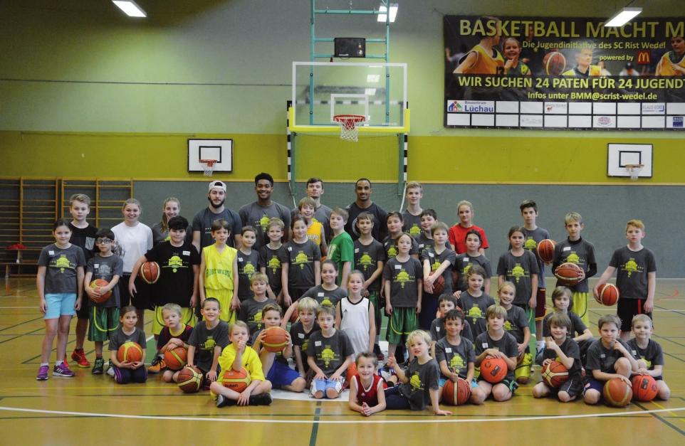 In der Gruppe den Basketballsport entdecken