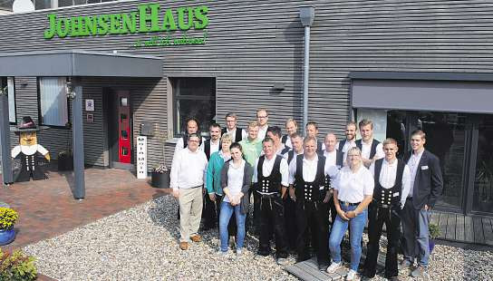 Das Johnsen-Team steht am Tag der offenen Tür mit Rat und Tat zur Seite Foto: pr Das Johnsen-Team steht am Tag der offenen Tür mit Rat und Tat zur Seite Foto: pr