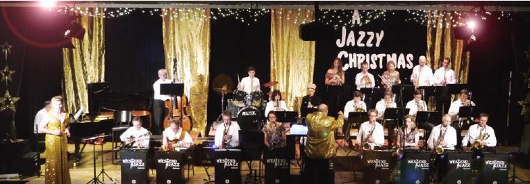 Die Bigband auf der Bühne im Gymnasium Blankenese