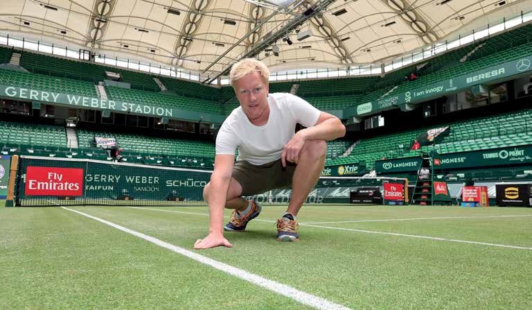 Jan Rzeha (37 J.), der neue Leiter des Greenkeeper-Teams, im GERRY WEBER STADION. Foto: GERRY WEBER OPEN Jan Rzeha (37 J.), der neue Leiter des Greenkeeper-Teams, im GERRY WEBER STADION. Foto: GERRY WEBER OPEN