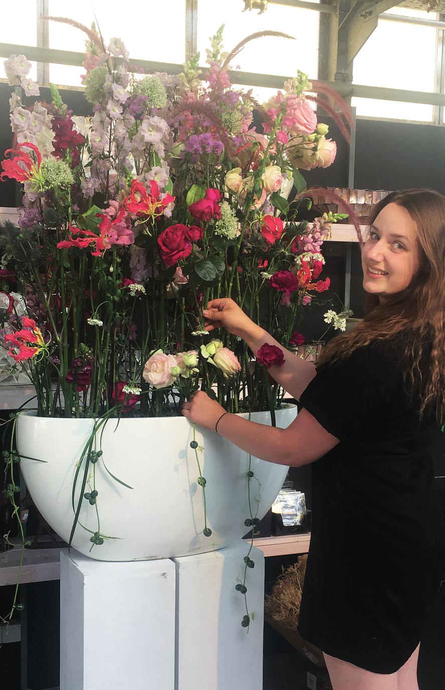 Johanna Griem hat eine sehr gute Hand und einen tollen Blick, um Blumen und Pflanzen geschickt zu arrangieren Fotos: Melissa Jahn Johanna Griem hat eine sehr gute Hand und einen tollen Blick, um Blumen und Pflanzen geschickt zu arrangieren Fotos: Melissa Jahn