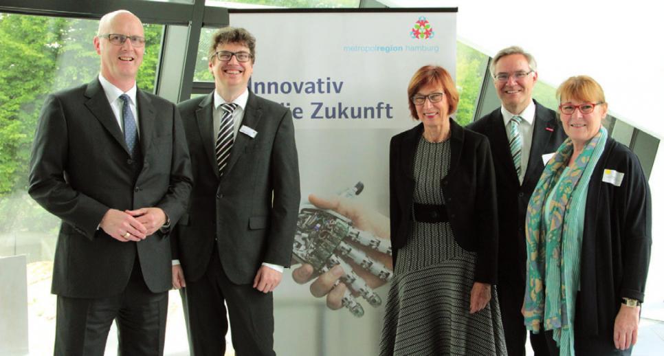 v.l.n.r.: Andreas Anger, Geschäftsführer E&K Automation GmbH, Rosengarten, Jakob Richter, Leiter der Geschäftsstelle der Metropolregion Hamburg, Juliette Melzow, Bundesministerium für Wirtschaft und Energie, Referat Mittelstand-Digital, Andreas Rönnau, Handwerkskammer Hamburg, Leiter Mittelstands- und Handwerkspolitik, Jutta Schiecke, Landesbeauftragte im Amt für Regionale Landesentwicklung FOTO: METROPOLREGION HAMBURG