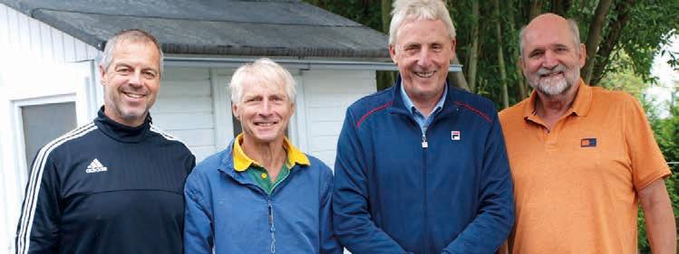 Herren 65: Peter Ulferts (TV Fischbek) gewann im Finale gegen Burghard Pilzecker (SVG Blankenese) glatt mit 6:1, 6:1. V.l. Andy Zec, Burghard Pilzecker, Peter Ulferts, Rainer Wolf. Herren 65: Peter Ulferts (TV Fischbek) gewann im Finale gegen Burghard Pilzecker (SVG Blankenese) glatt mit 6:1, 6:1. V.l. Andy Zec, Burghard Pilzecker, Peter Ulferts, Rainer Wolf.