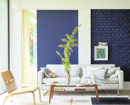 Wer seine Wand blau streicht, folgt dem aktuellen Farbtrend. FARROW & BALL Wer seine Wand blau streicht, folgt dem aktuellen Farbtrend. FARROW & BALL