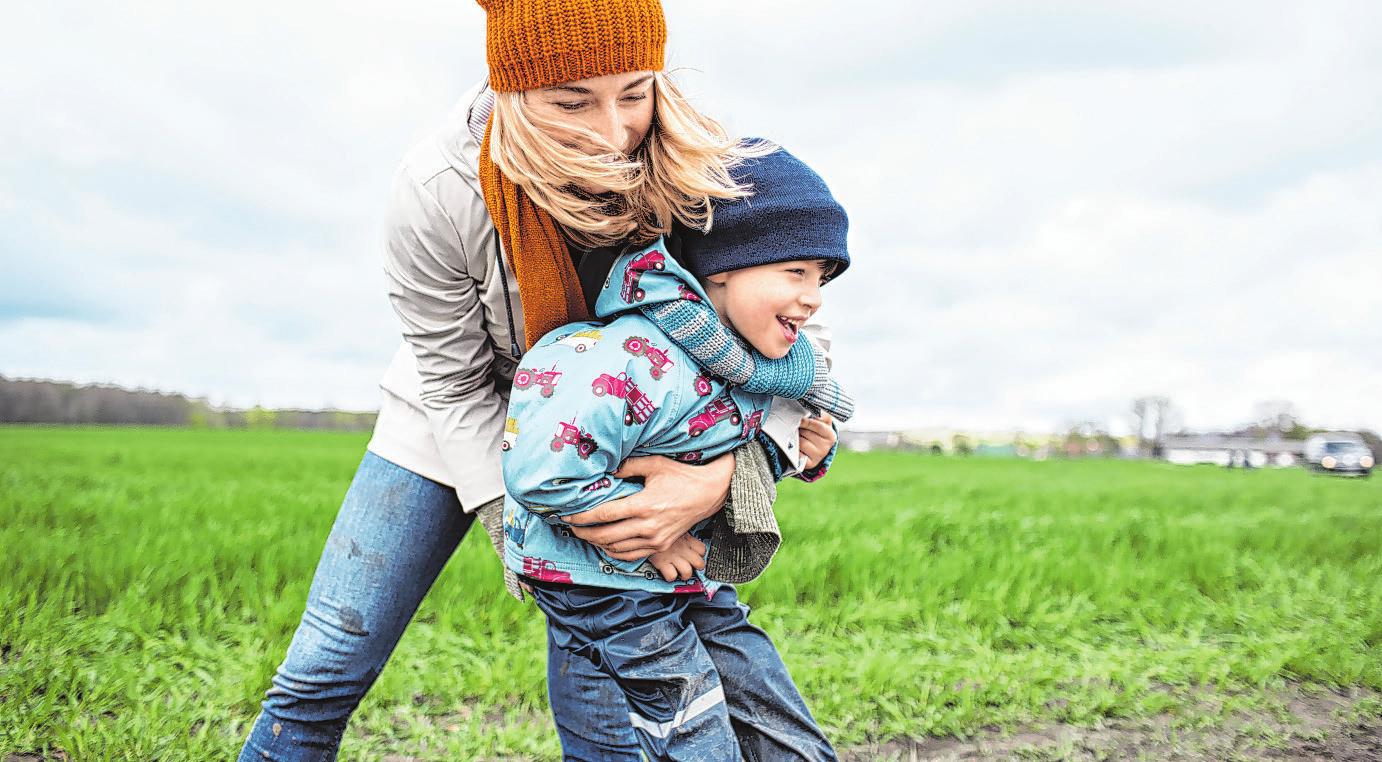 Auch im Herbst und Winter nach draußen gehen: Es gibt kein schlechtes Wetter – nur unpassende Kleidung Foto: djd/LR Health und Beauty Auch im Herbst und Winter nach draußen gehen: Es gibt kein schlechtes Wetter – nur unpassende Kleidung Foto: djd/LR Health und Beauty