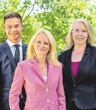 Kerstin Koch und TeamImmobilienmaklerin und Versicherungsfachwirtin Kerstin Koch und TeamImmobilienmaklerin und Versicherungsfachwirtin