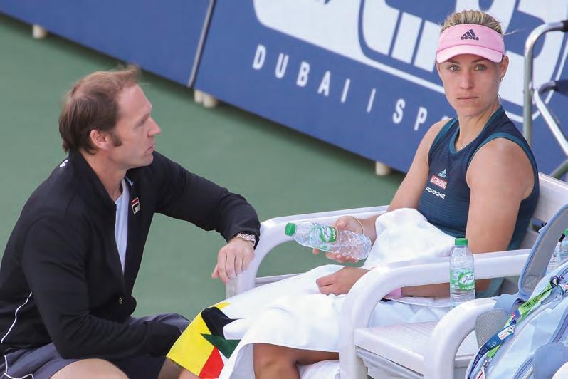 OnCourt Coaching ist auf der WTA Tour möglich. Ein freundlicheres Gesicht würde auch dem Coach helfen. Foto: Jürgen Hasenkopf OnCourt Coaching ist auf der WTA Tour möglich. Ein freundlicheres Gesicht würde auch dem Coach helfen. Foto: Jürgen Hasenkopf