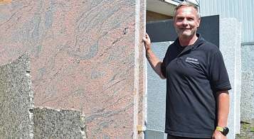 Für jeden Geschmack gibt es im Betonsteinwerk den passenden Look: Stefan Rebmann berät vor Ort in Norderstedt Für jeden Geschmack gibt es im Betonsteinwerk den passenden Look: Stefan Rebmann berät vor Ort in Norderstedt