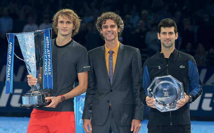Guga Kürten (m.), ATP Weltmeister von 2000, übergab die Pokale an Alexander Zverev und Novak Djokovic. Foto: Jürgen Hasenkopf Guga Kürten (m.), ATP Weltmeister von 2000, übergab die Pokale an Alexander Zverev und Novak Djokovic. Foto: Jürgen Hasenkopf