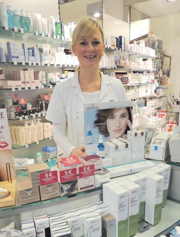 Kosmetikerin Beate Biller empfiehlt jetzt Behandlungen mit einem Fruchtsäure-Peeling