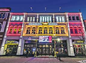 Auch ins Schmidts Tivoli geht‘s mit der TheaterGemeinde Auch ins Schmidts Tivoli geht‘s mit der TheaterGemeinde